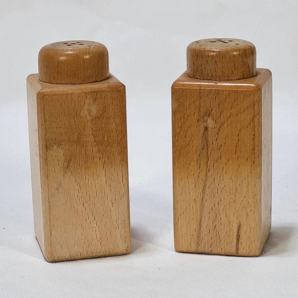 Vintage Wood Rooster Salt Pepper Shakers Hand Painted Farmhouse Kitchen Pair